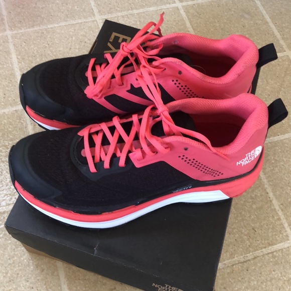 Women’s NorthFace Vective Enduris Trail Shoe - Picture 2 of 2